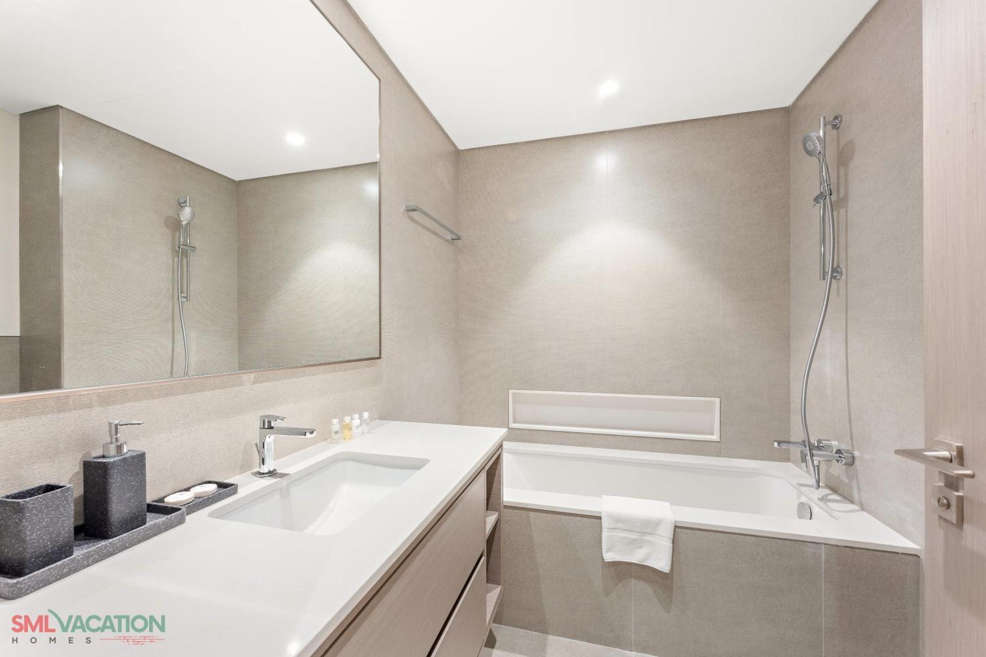 Sml Vacation Homes - Sky High Apartments With Burj Khalifa And Dubai Fountain Views At Grande Signature, Downtown Дубай Екстериор снимка